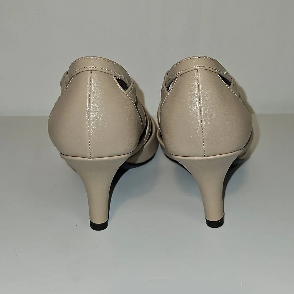 Life Stride Beige Strappy Heels Size 7